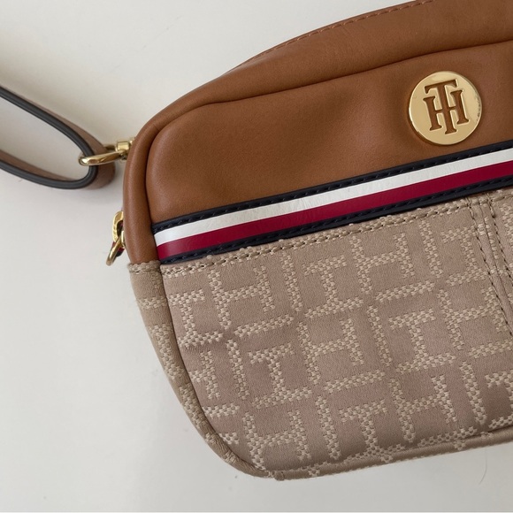 Tommy Hilfiger Logo Signature Convertible Belt Bag Tan Mini Crossbody - Picture 3 of 15